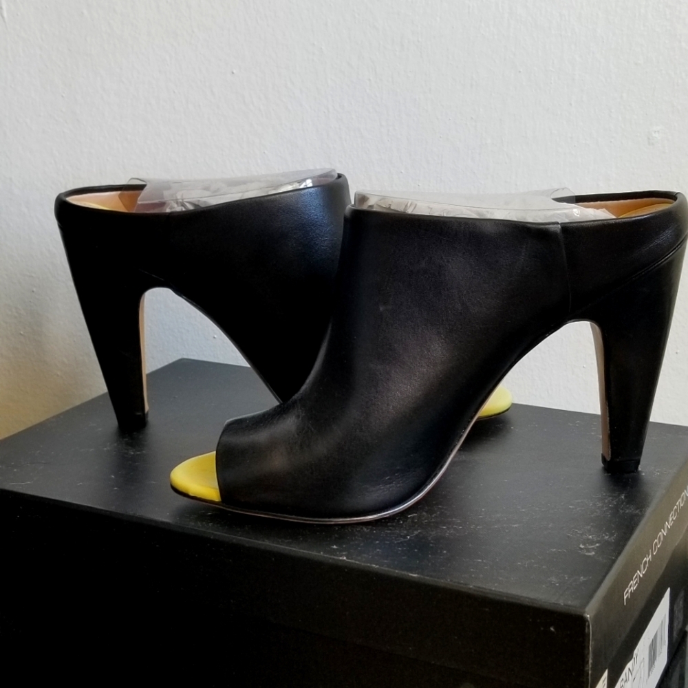 Brand New w/tag and box size 7